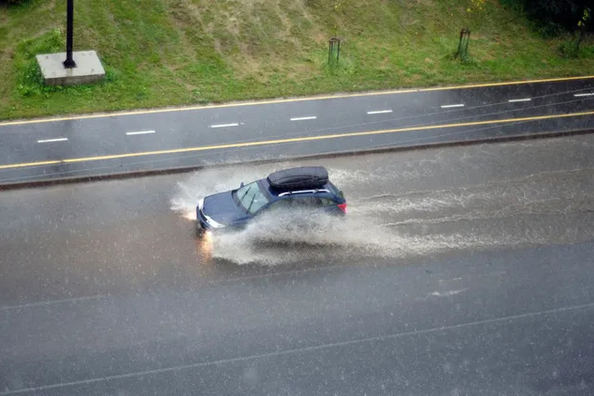 Il consumo di carburante aumenta quando piove?