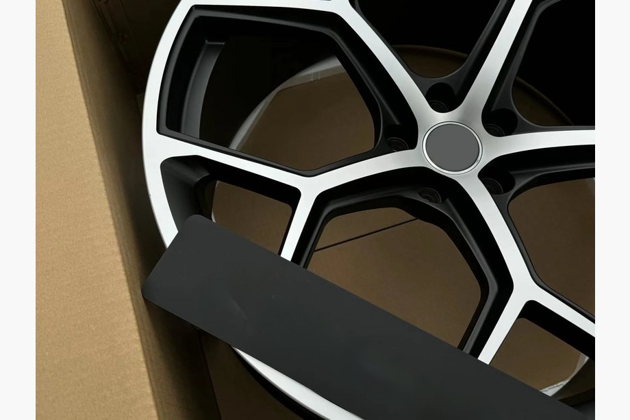 Audi Q7 2015–2026 Cerchi forgiati OEM R22 V1 (Set da 4) Foto 7