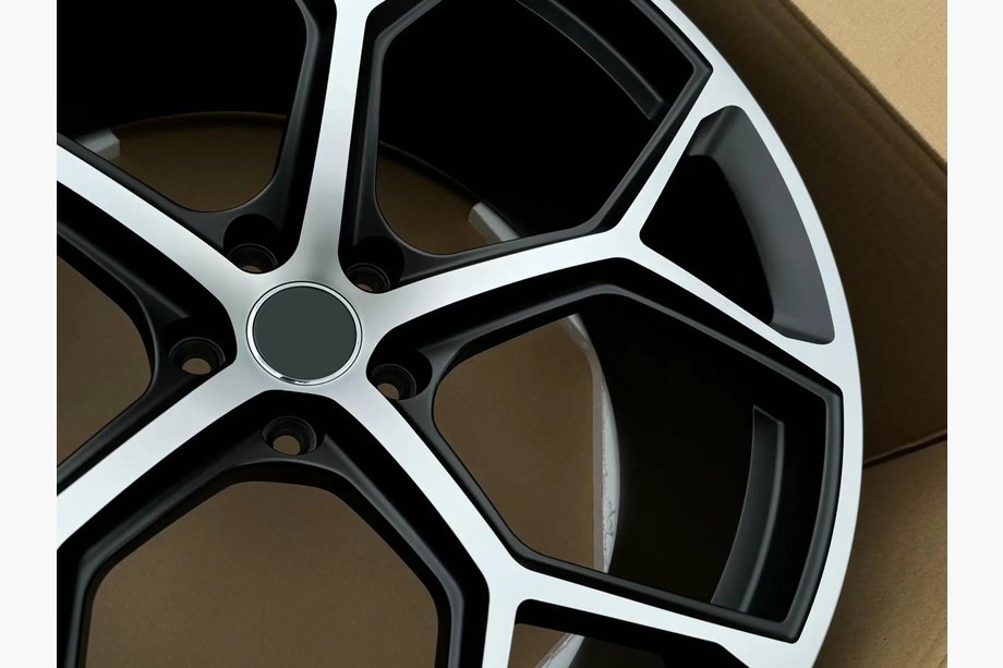 Audi Q7 2015–2026 Cerchi forgiati OEM R22 V1 (Set da 4) Foto 9