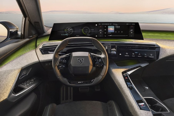 Panoramica della Peugeot 5008 ibrida di terza generazione Foto 6
