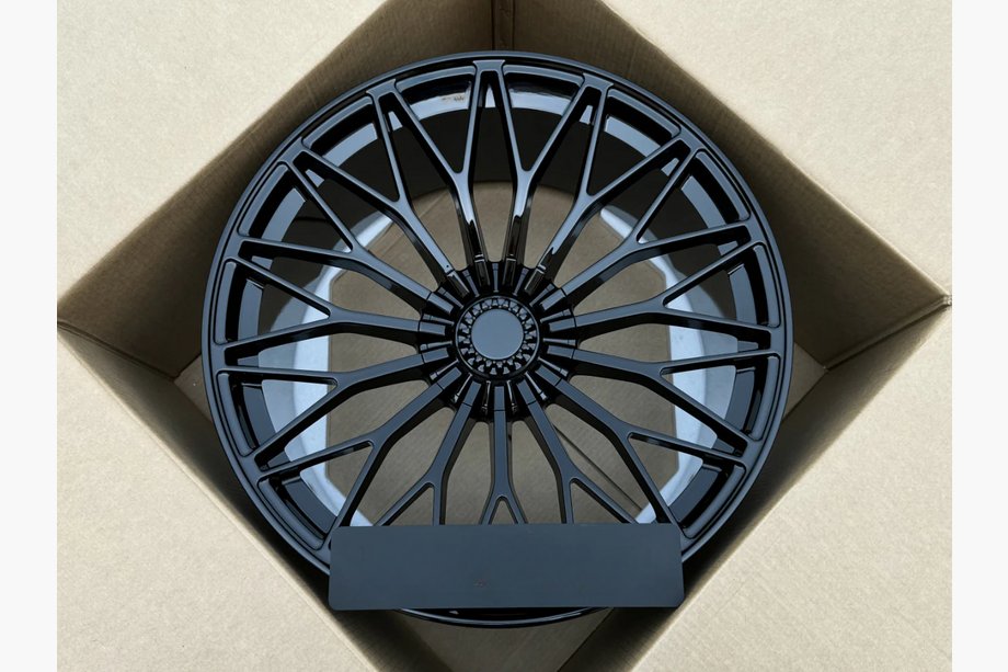 Lamborghini Urus 2018- Cerchi forgiati OEM R23 V5 (Set di 4) Image