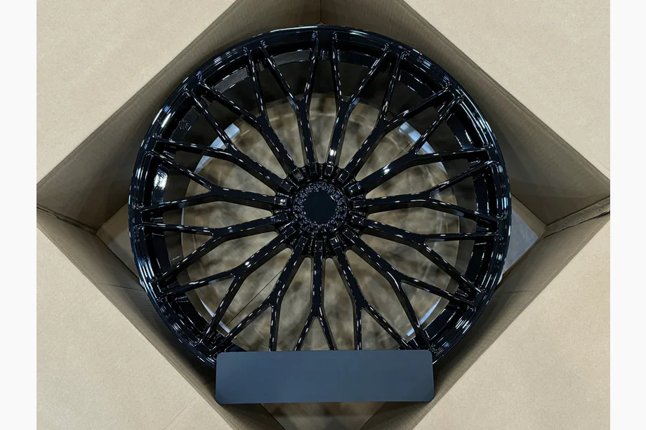 Lamborghini Urus 2018- Cerchi forgiati OEM R23 V6 (Set di 4) Image