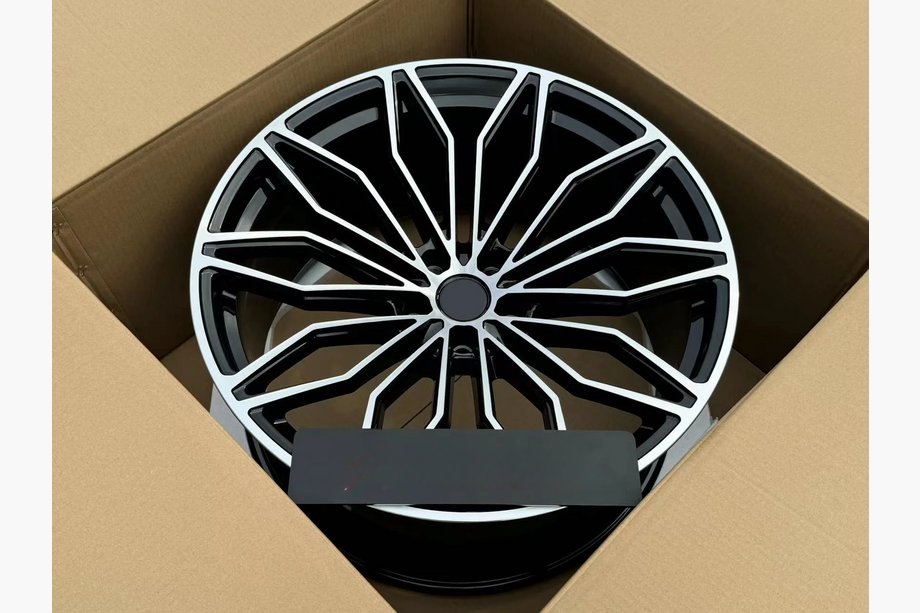 Lamborghini Urus 2018- Cerchi forgiati OEM R23 V10 (Set da 4) Foto 4