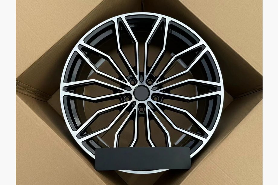 Lamborghini Urus 2018- Cerchi forgiati OEM R23 V13 (Set da 4) Foto 3