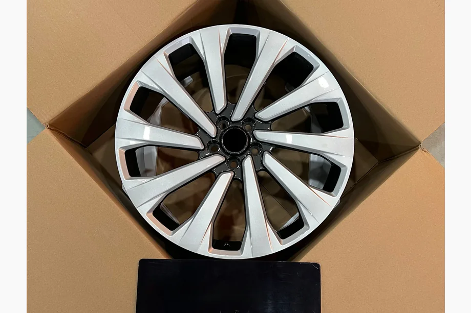 Range Rover V L460 2021- Cerchi forgiati OEM R24 V2 (Set da 4) Image