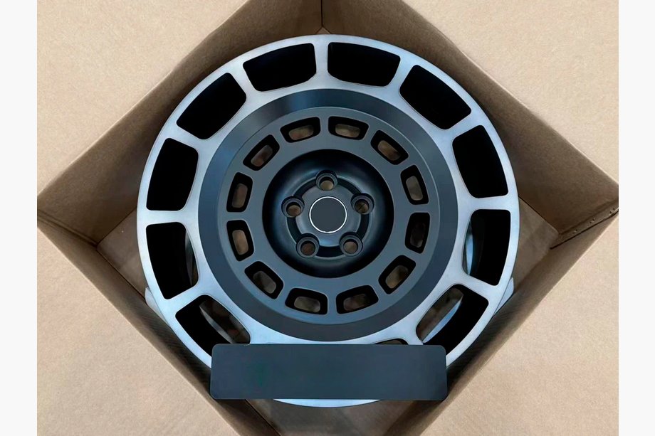 Land Rover Defender 2019- Cerchi forgiati OEM R22 V2 (set da 4) Foto 2