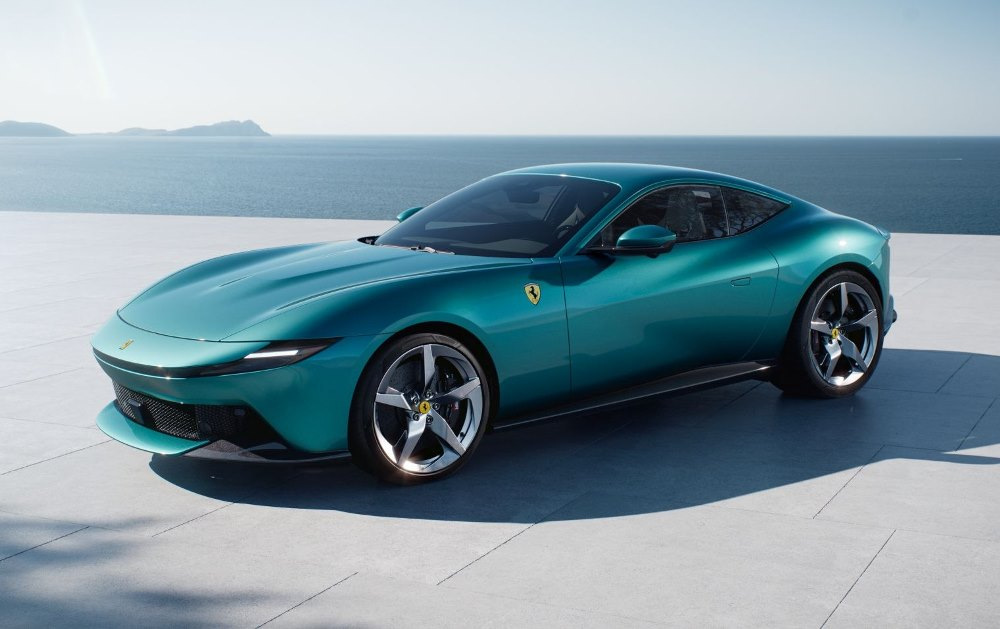 Recensione della coupé sportiva Ferrari Amalfi 2026