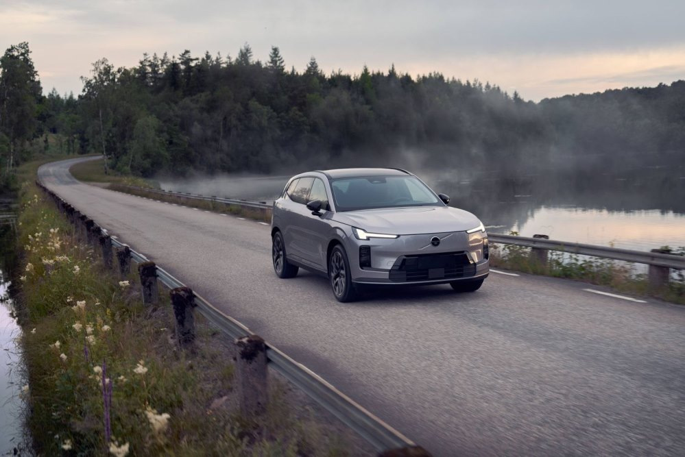 Recensione Volvo XC70 2025: ibrido con autonomia estesa