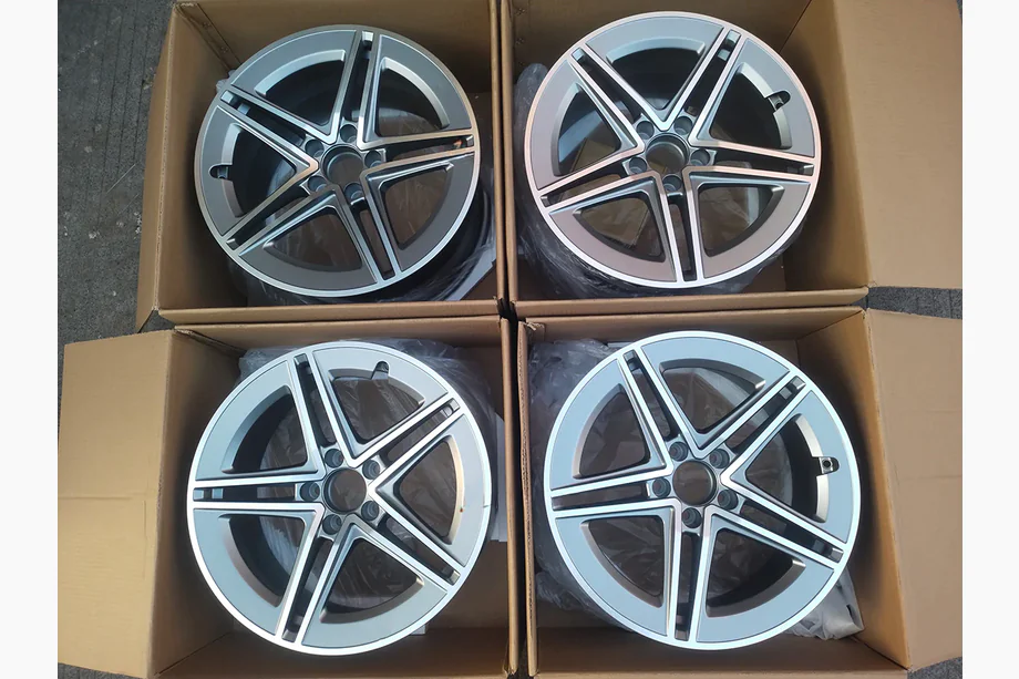 Mercedes CLS C218 2011-2018 Cerchi forgiati OEM R18 (set da 4) Foto 4