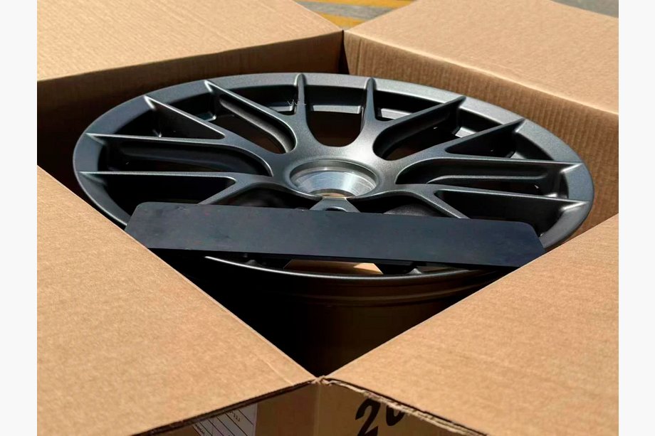 Porsche Boxster/Cayman 982 (718) 2016- Cerchi forgiati OEM R20 V10 (Set da 4) Foto 6