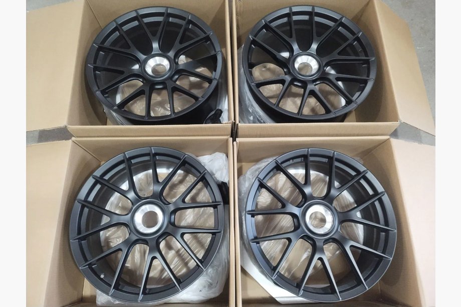 Porsche Boxster/Cayman 982 (718) 2016- Cerchi forgiati OEM R20 V11 (Set di 4) Foto 6