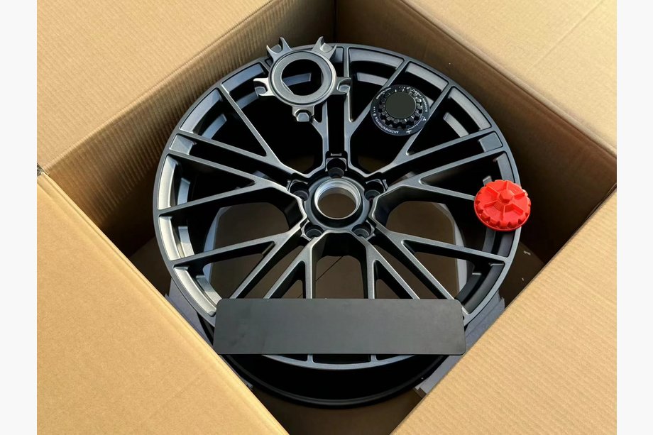 Porsche Panamera 2023– Cerchi forgiati OEM R21 V3 (Set di 4) Foto 4