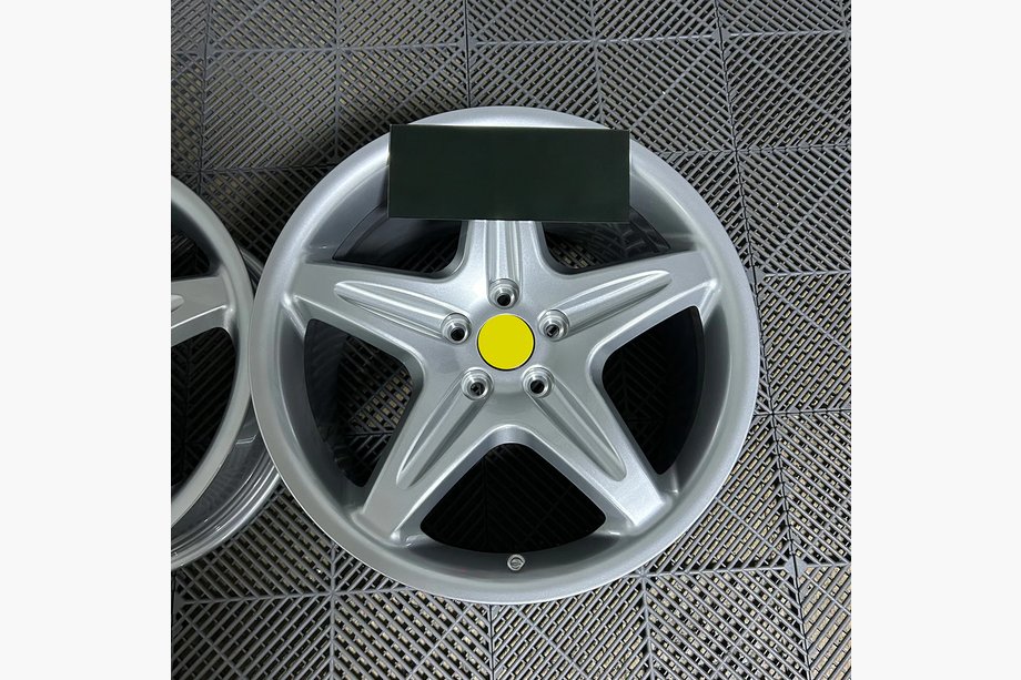 Ferrari 348 Cerchi forgiati OEM R18 (set da 4) Image