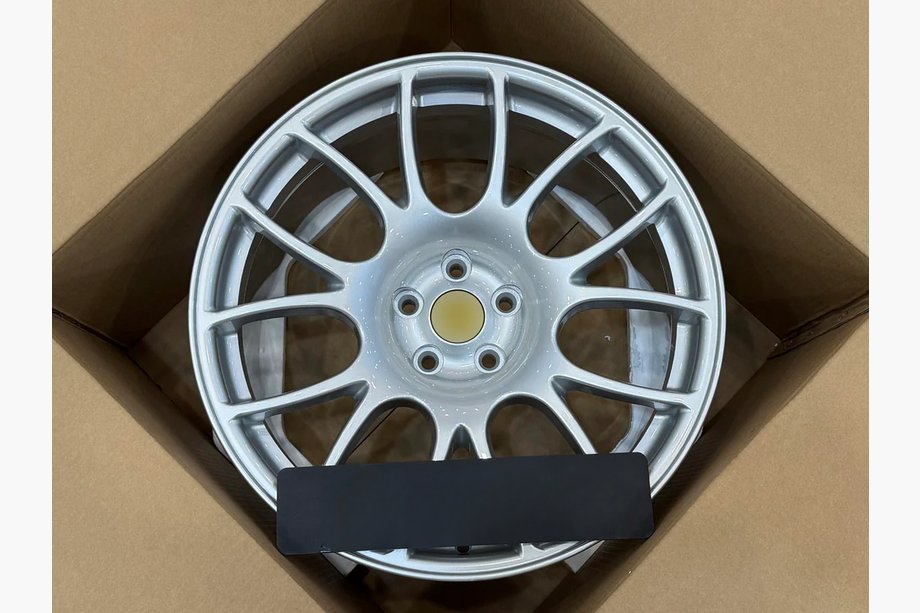 Ferrari 360 Cerchi forgiati OEM R19 V2 (Set da 4) Image
