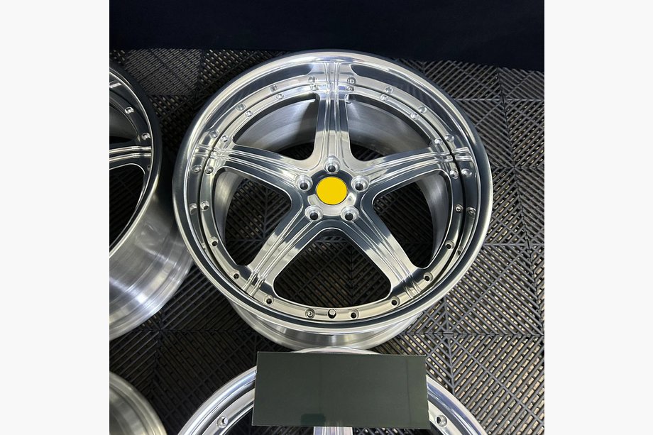 Ferrari 550 Cerchi forgiati OEM R19 (Set da 4) Image
