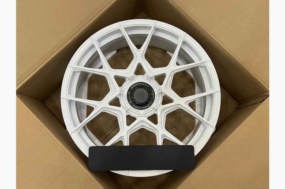 Lexus LFA 2010–2013 Cerchi forgiati OEM R20 V2 (set da 4) Image