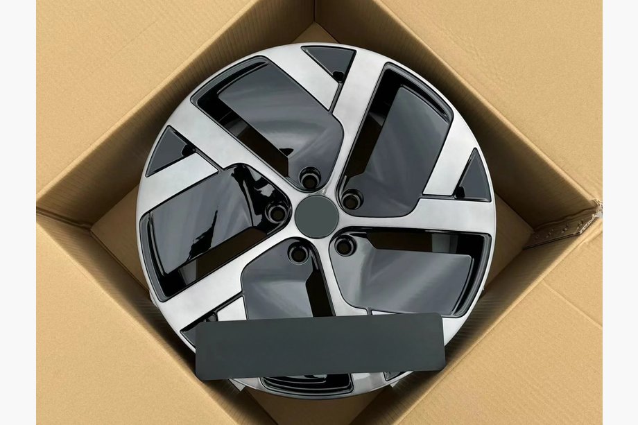 Lucid Air Cerchi forgiati OEM R19 V2 (Set da 4) Image