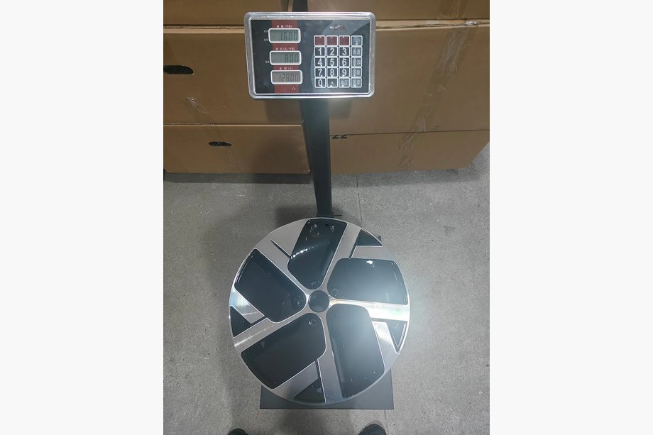 Lucid Air Cerchi forgiati OEM R20 V1 (set da 4) Foto 10
