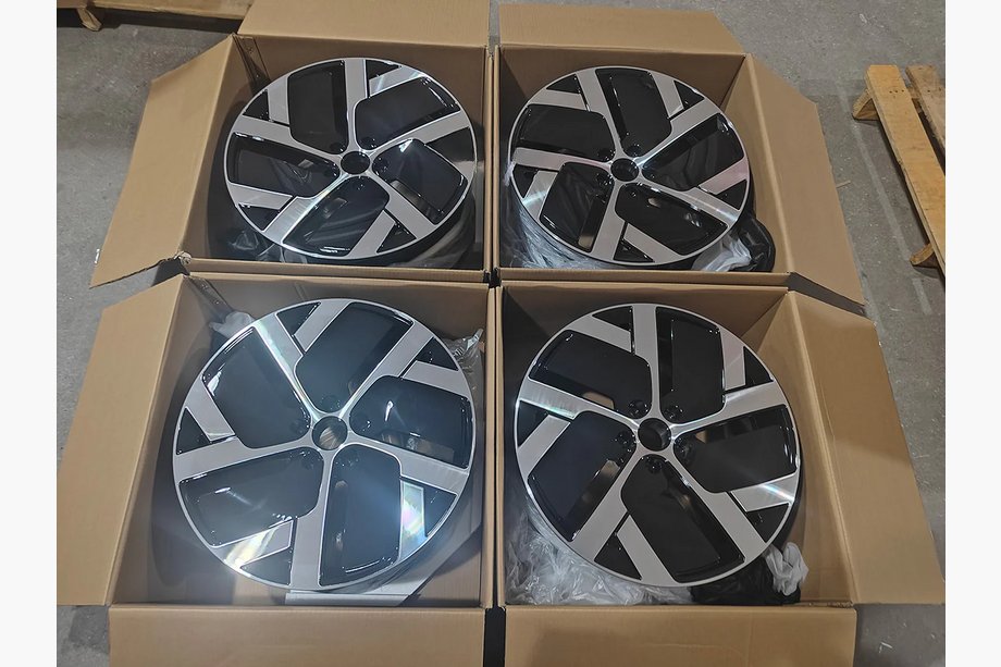 Lucid Air Cerchi forgiati OEM R20 V1 (set da 4) Foto 5