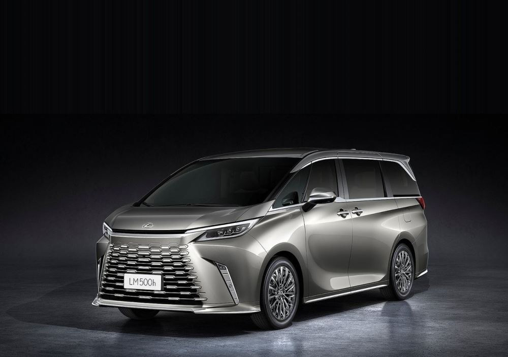 Recensione Lexus LM di seconda generazione: Il vertice del comfort VIP