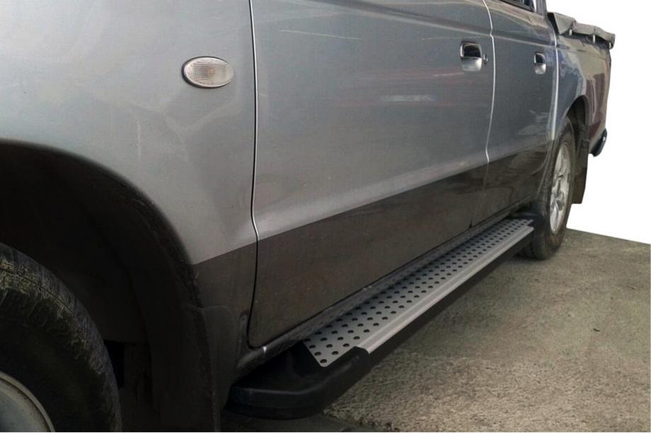 Mazda BT-50 2007-2012 Pedane laterali tipo X5 (2 pz, alluminio) Image