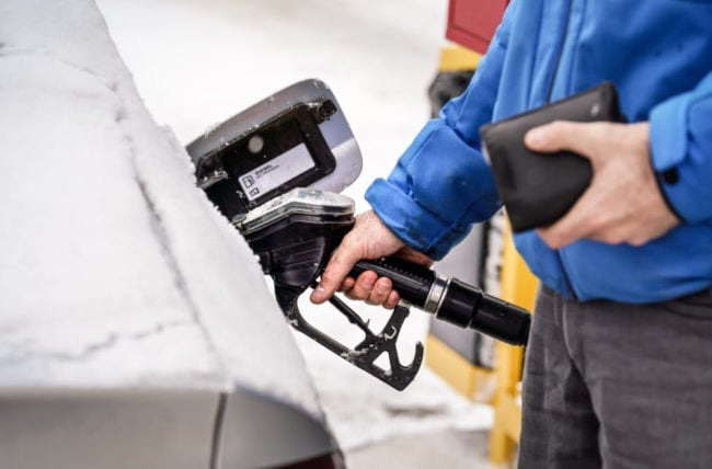 Come risparmiare carburante in inverno: metodi comprovati per ridurre i costi