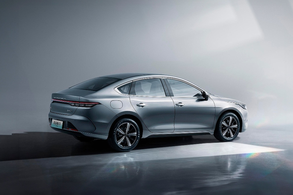 BYD Destroyer 05 DM-i: Recensione della berlina ibrida 2024 Foto 3