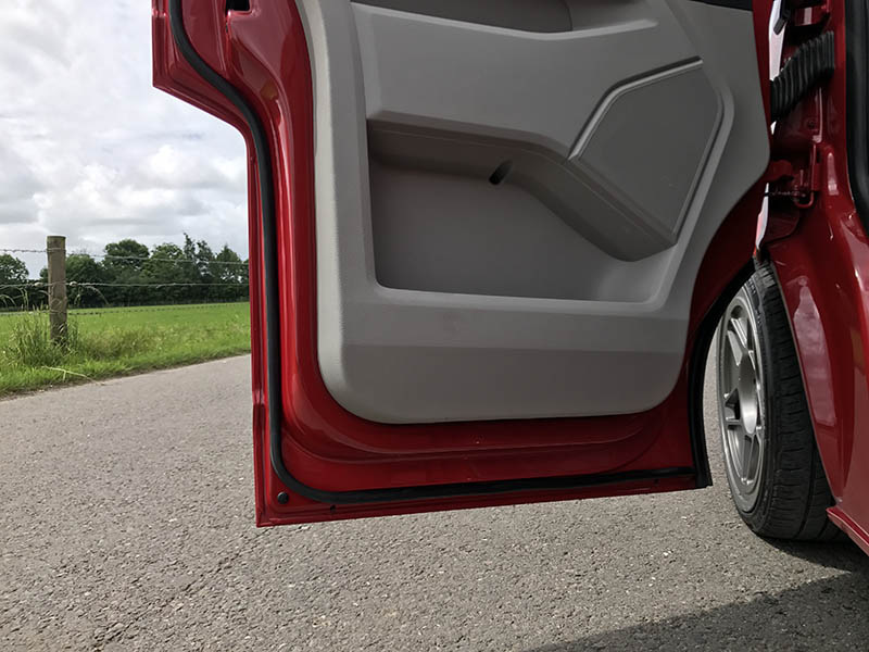 Guarnizioni aggiuntive per porte auto: comfort e silenzio