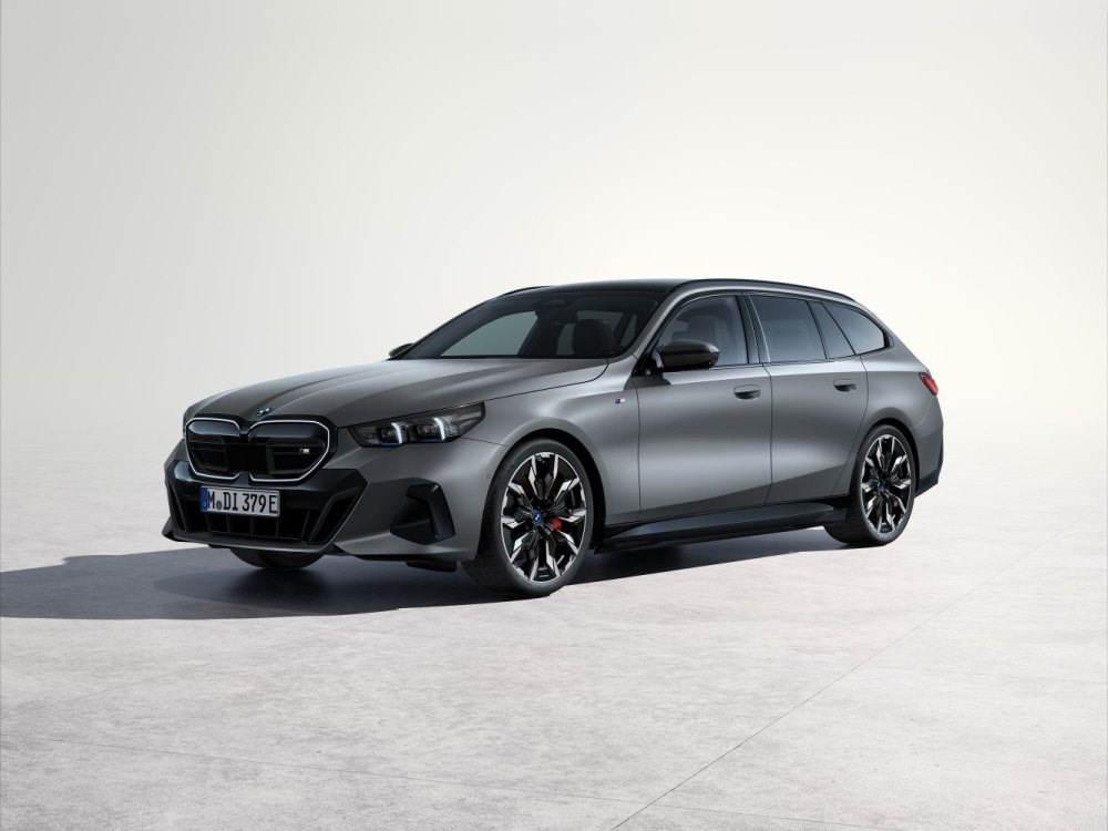 BMW i5 Touring M60 xDrive 2024: Recensione della wagon elettrica