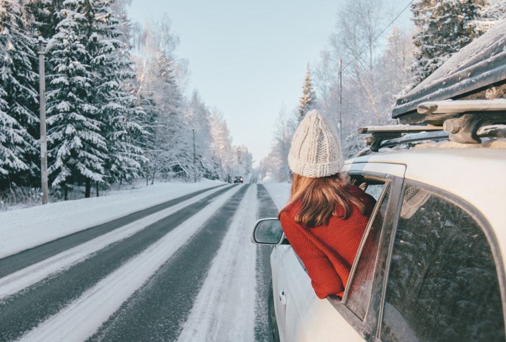Come preparare l'auto per un lungo viaggio invernale: sicurezza su strada