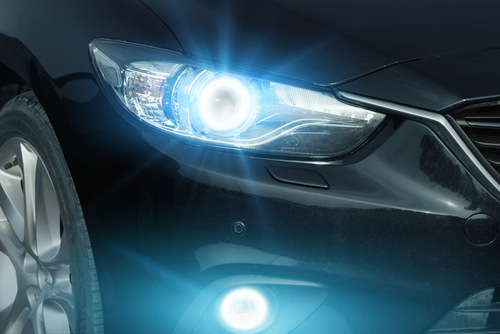 Si può installare lo xenon nei vecchi fari: legge, sicurezza e rischi