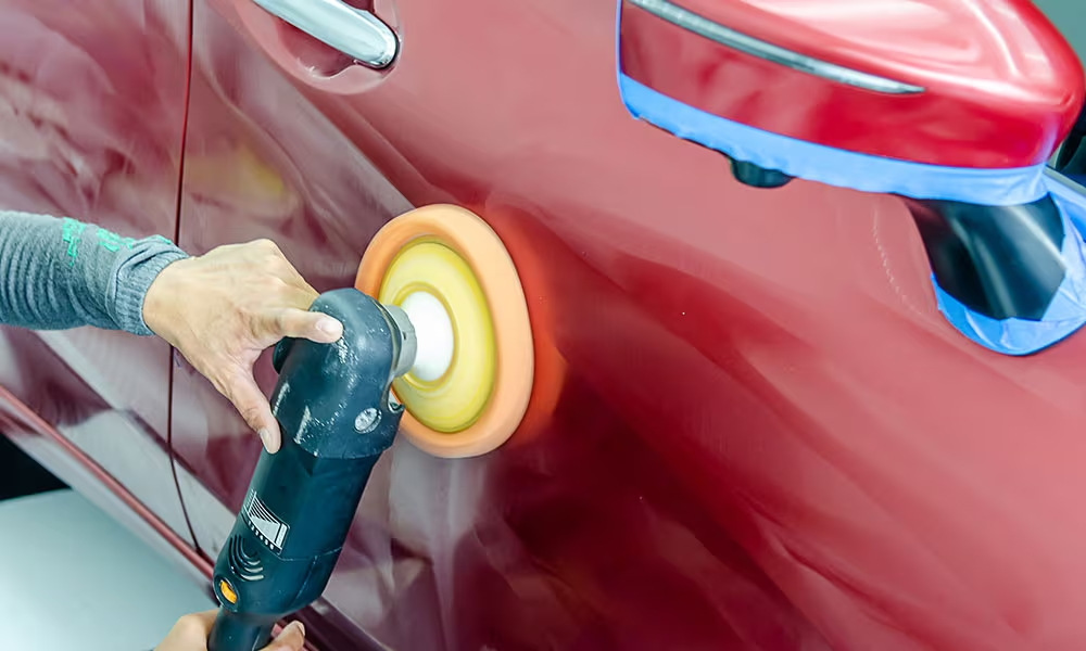 Top 5 errori nella lucidatura fai-da-te dell'auto: come non rovinare la vernice in un giorno
