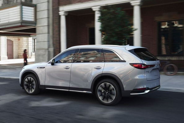 Recensione Mazda CX-90: SUV di punta a tre file Foto 2
