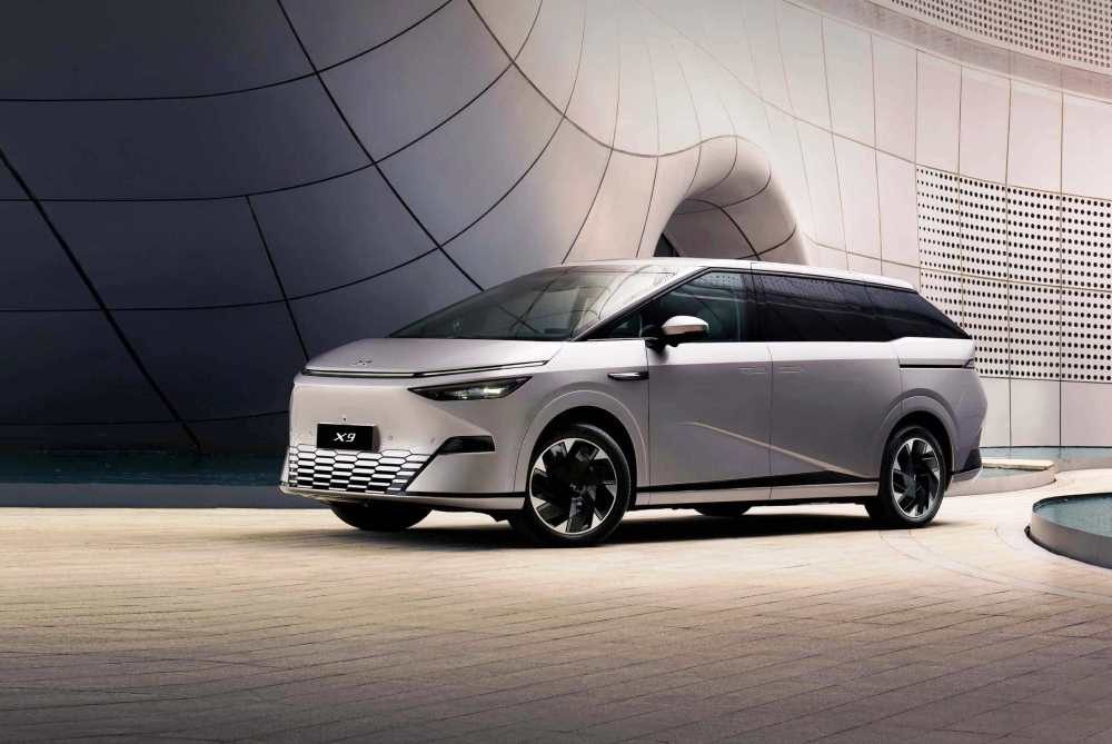 Recensione XPeng X9: MPV elettrico futuristico per viaggi in famiglia