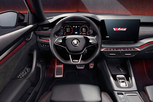 Recensione della liftback dinamica Skoda Octavia RS IV Foto 6