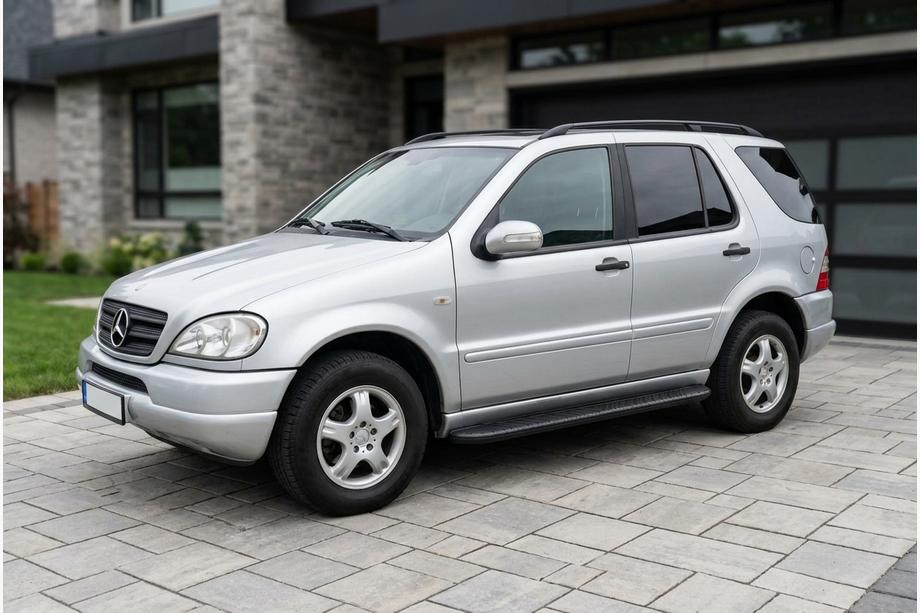 Mercedes ML W163 1997-2005 Pedane Laterali Bosphorus Black (2 pz, Alluminio) Foto 1