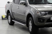 Mitsubishi L200 2006-2015 Pedane Laterali Maydos V1 (2 pz, Alluminio e Acciaio Inox) foto 1