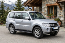 Mitsubishi Pajero Wagon IV 2006-2021 Pedane Laterali Bosphorus Black (2 pz, Alluminio) foto 1
