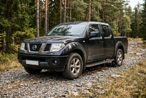 Nissan Navara 2006-2015 Pedane Laterali Maydos V1 (2 pz, Alluminio e Acciaio Inox) foto 1