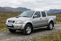 Nissan NP300 1999-2015 Pedane Laterali Maydos V1 (2 pz, Alluminio e Acciaio Inox) foto 1