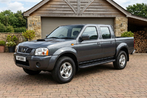 Nissan NP300 1999-2015 Pedane Laterali Bosphorus Black (2 pz, Alluminio) foto 1
