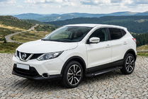 Nissan Qashqai 2014-2021 Pedane Laterali RedLine Black (2 pz, Alluminio) foto 1