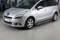 Peugeot 5008 2009-2016 Pedane Laterali Maydos V1 (2 pz, Alluminio e Acciaio Inox) foto 1