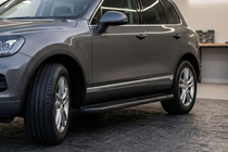 Porsche Cayenne 2003–2010 Pedane Laterali Bosphorus Black (2 pz, Alluminio) foto 1