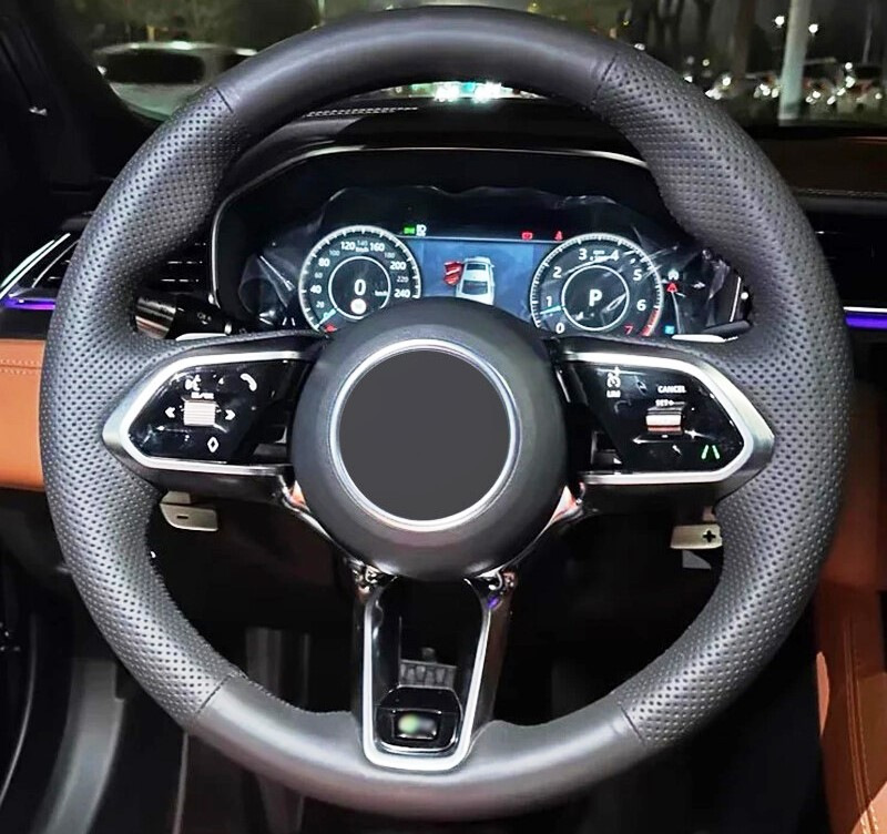 Rivestimento del volante: Alcantara, pelle o ecopelle – quale è più resistente?