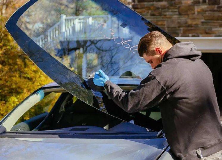 Parabrezza dell’auto: quando la sostituzione è inevitabile?
