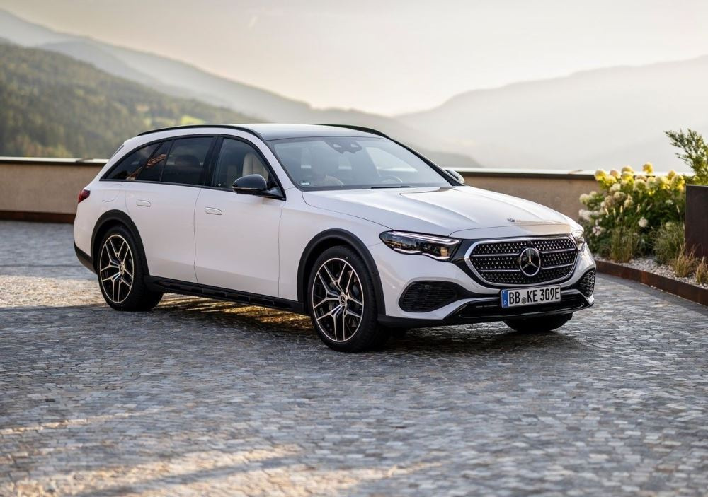 Mercedes-Benz E-Class All-Terrain 2024 (S214): Station wagon per dinamica e comfort