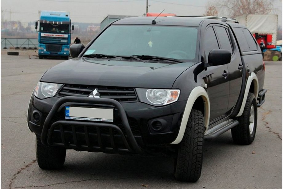 Mitsubishi L200 2006-2015 Parabulloni Black (acciaio inox) Foto 3