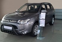 Mitsubishi Outlander 2012-2021 Parabulloni WT002 Nero (Acciaio Inox) foto 3