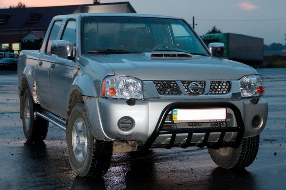Nissan NP300 1999-2015 Parabulloni WT002 Nero (Acciaio Inox) Foto 3